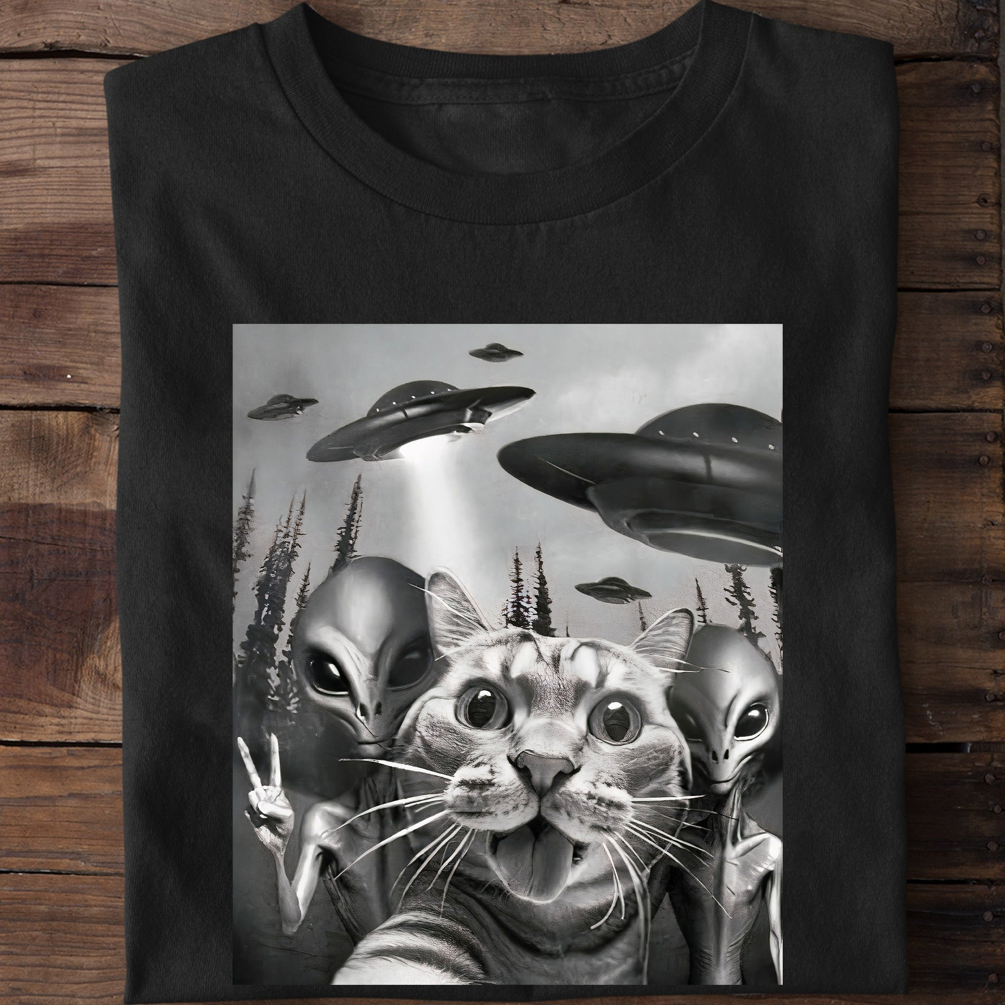 Cat Selfie With Alien T-Shirt Funny Cat Graphic Tee UFO Alien Shirt Gift Ideas Cat Selfie With Alien T-Shirt Funny Cat Graphic Tee UFO Alien Shirt Gift Ideas