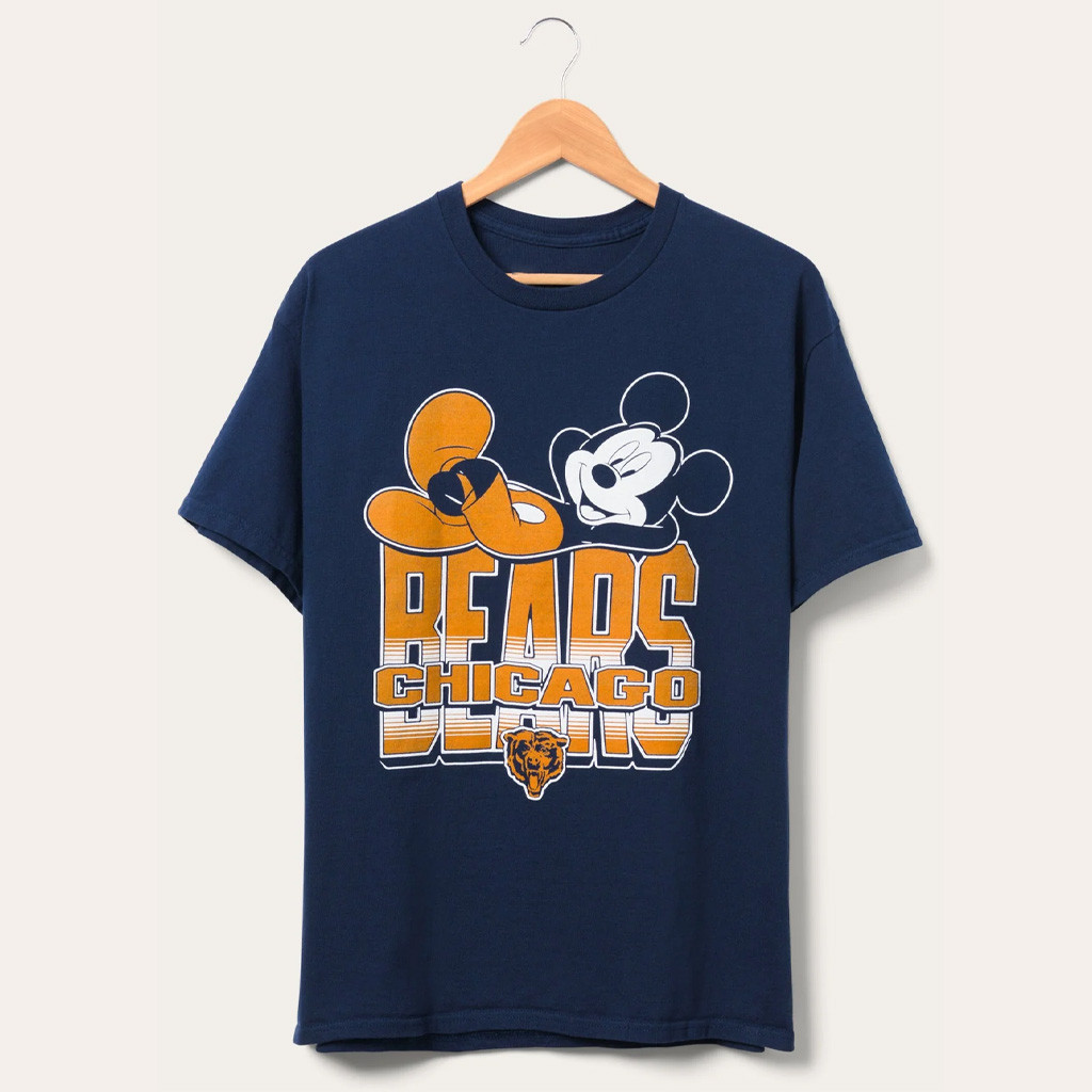 D X Junk Food Football Collection Merch 2026 Chicago Bears Mickey Kick Back T-Shirt Fan Gifts - Kdjoy