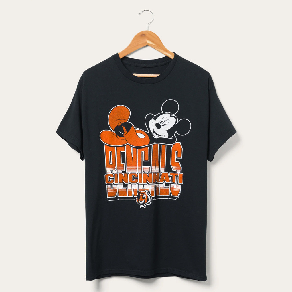 D X Junk Food Football Collection Merch 2026 Cincinnati Bengals Mickey Kick Back T-Shirt Gifts - Kdjoy D X Junk Food Football Collection Merch 2026 Cincinnati Bengals Mickey Kick Back T-Shirt Gifts - Kdjoy