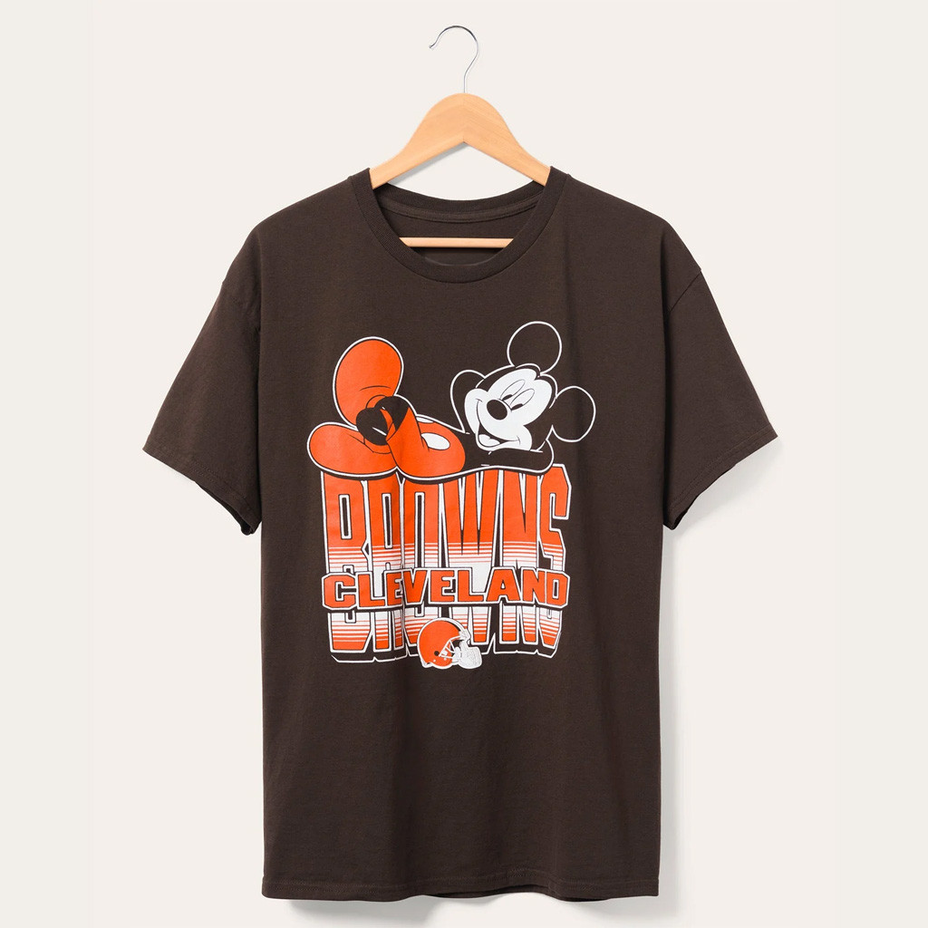 D X Junk Food Football Collection Merch Cleveland Browns Mickey Kick Back T-Shirt Gifts For Fan - Kdjoy