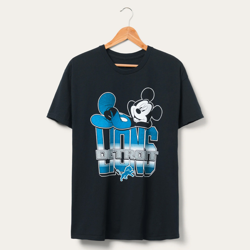 D X Junk Food Football Collection Merch Detroit Lions Mickey Kick Back T-Shirt Lions Merch 2026 - Kdjoy
