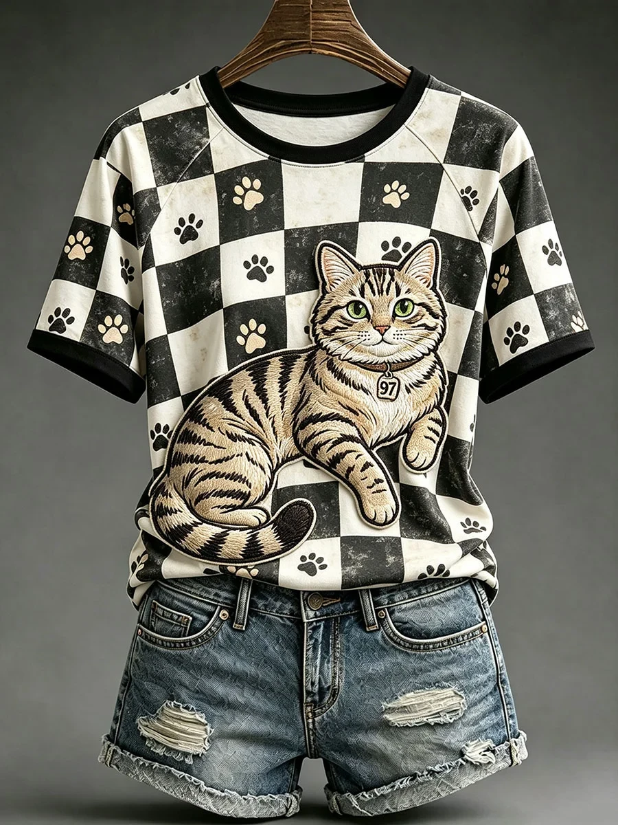 Tabby Cat On Checkerboard With Paw T-Shirt Cat Paw Merch Fall Fashion Gift Ideas - Kdjoy